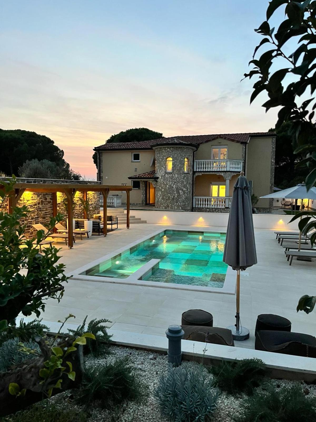 פאז'אנה Olivea Luxury Suites מראה חיצוני תמונה